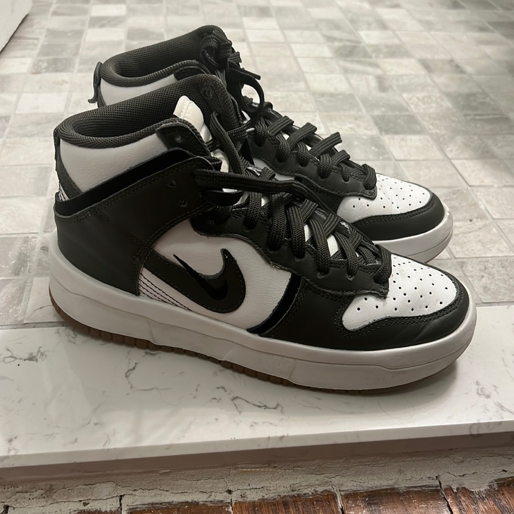 Nike dunks mid